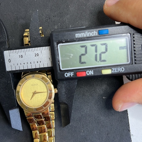 Gucci 3300.2.L gold plated 10 microns ladies watch - Picture 11 of 16